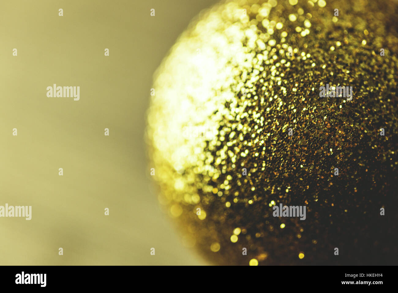 Goldglitter Weihnachtskugel Dekoration Stockfoto