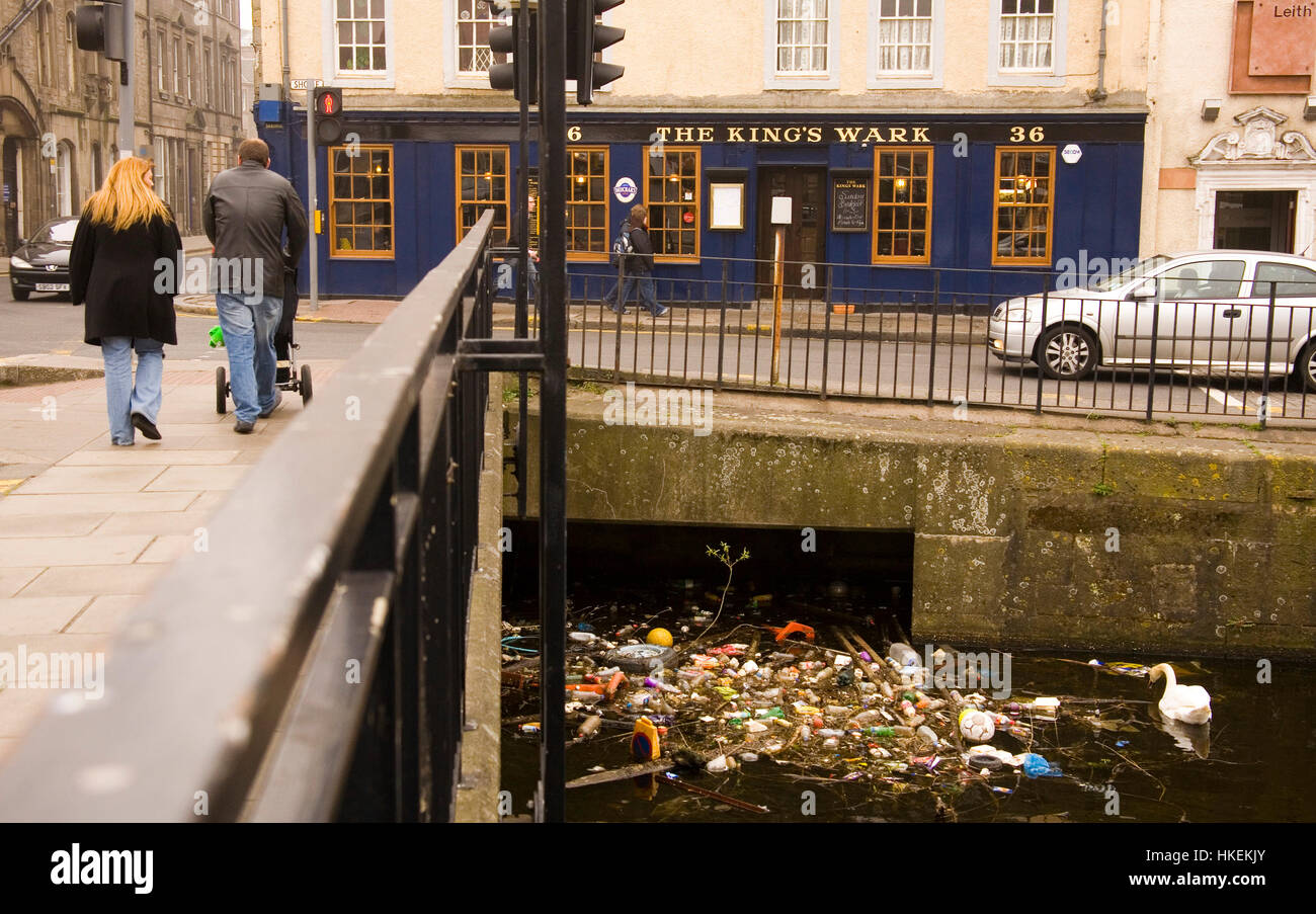 Treibgut im Albert Dock. Hafen von Leith, Edinburgh, Schottland, Vereinigtes Königreich, Europa Stockfoto