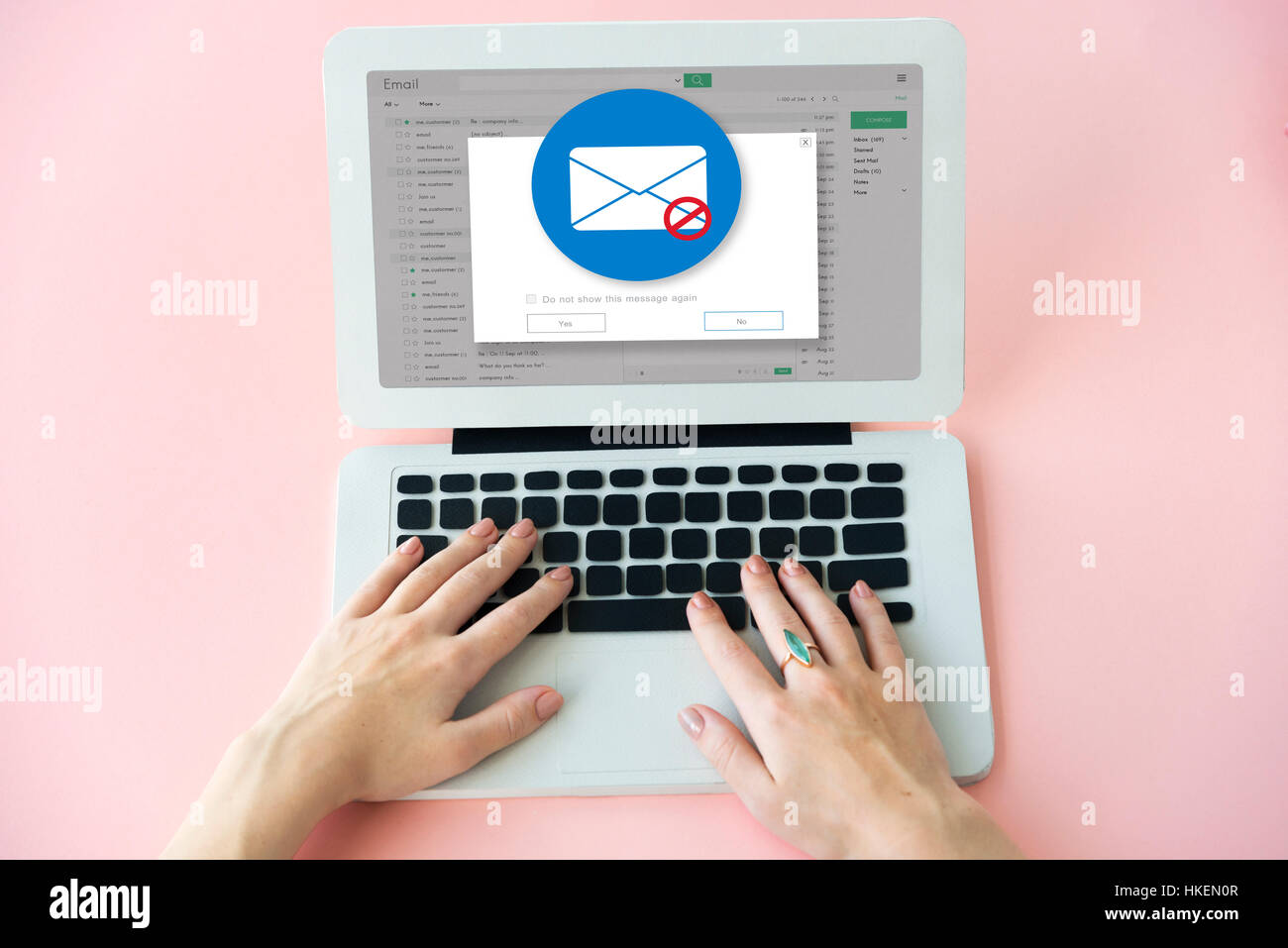 E-Mail-Pop-up-Warnung Fenster-Konzept Stockfoto