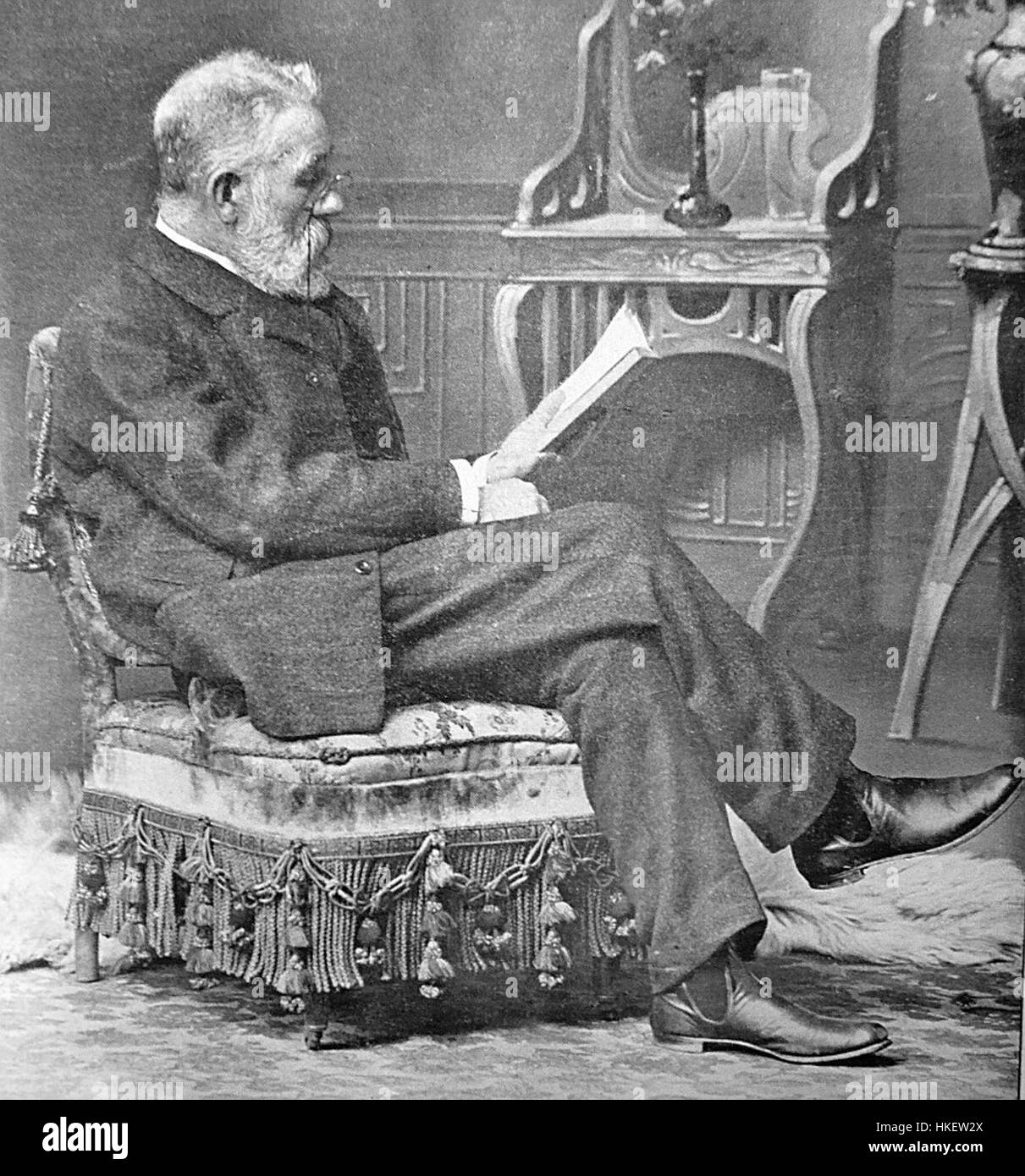 Svatopluk Čech war ein bekannter tschechischer Schriftsteller und Dichter, der für seine Werke bekannt ist, die sich oft mit nationaler Identität und sozialen Fragen befassen. Seine literarischen Beiträge im 19. Jahrhundert prägten die Kultur- und Literaturlandschaft Tschechiens. Stockfoto