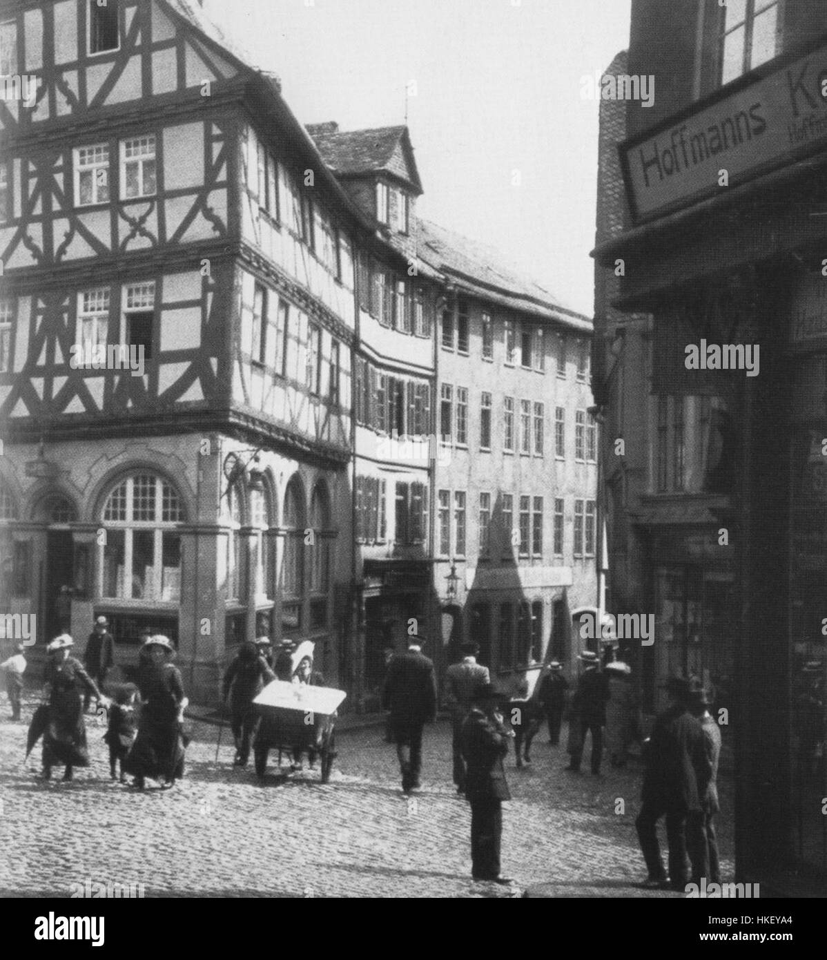 Dieses Foto, aufgenommen von Oskar Barnack im Jahr 1914, zeigt die Stadt Wetzlar. Barnack ist bekannt für seine Pionierarbeit in der frühen fotografischen Technologie und seine Beiträge zur Kameraentwicklung. Stockfoto