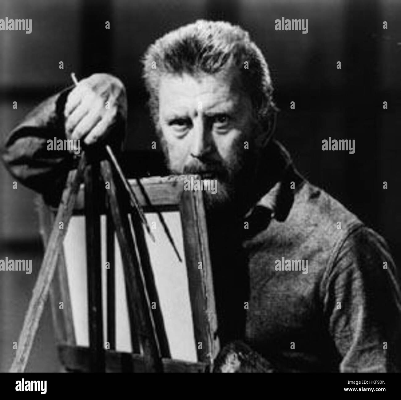 *Kirk Douglas als Vincent van Gogh* ist eine berühmte Darstellung des niederländischen Malers in dem Film *Lust fürs Leben*. Die Rolle zeigt Douglas' Aufführung als van Gogh, wobei er sich auf die mentalen Kämpfe des Künstlers und die Intensität seiner künstlerischen Vision konzentriert, die auf dem unruhigen Leben des Malers basiert. Stockfoto