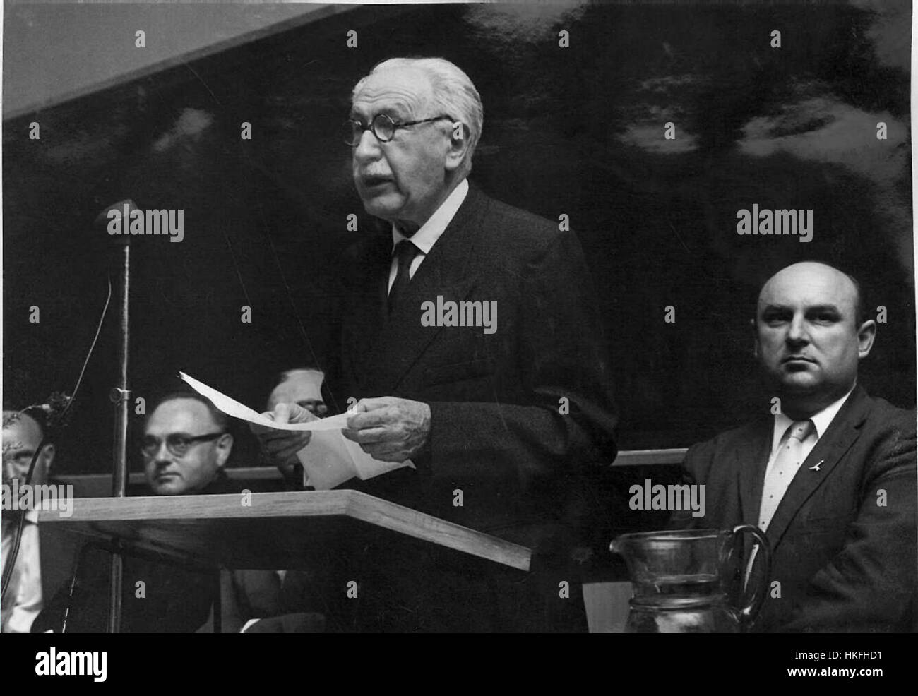 Hugo Bergman erhält Ehrendoktorwürde der Hebräischen Universität in Jerusalem 1959 c Stockfoto