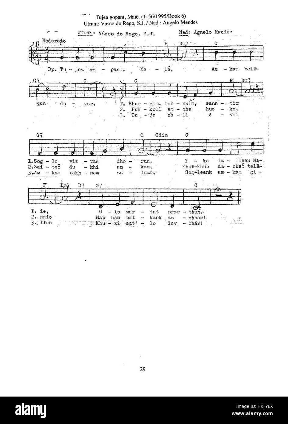 Dieses Kunstwerk von A. Mendes mit dem Titel „Tujea gopant Maie“ stellt eine traditionelle Szene dar, die das kulturelle Erbe widerspiegelt. Das Stück verbindet indigene Motive mit modernen künstlerischen Stilen und repräsentiert eine Verschmelzung von kulturellem Ausdruck und zeitgenössischen Kunsttechniken. Stockfoto