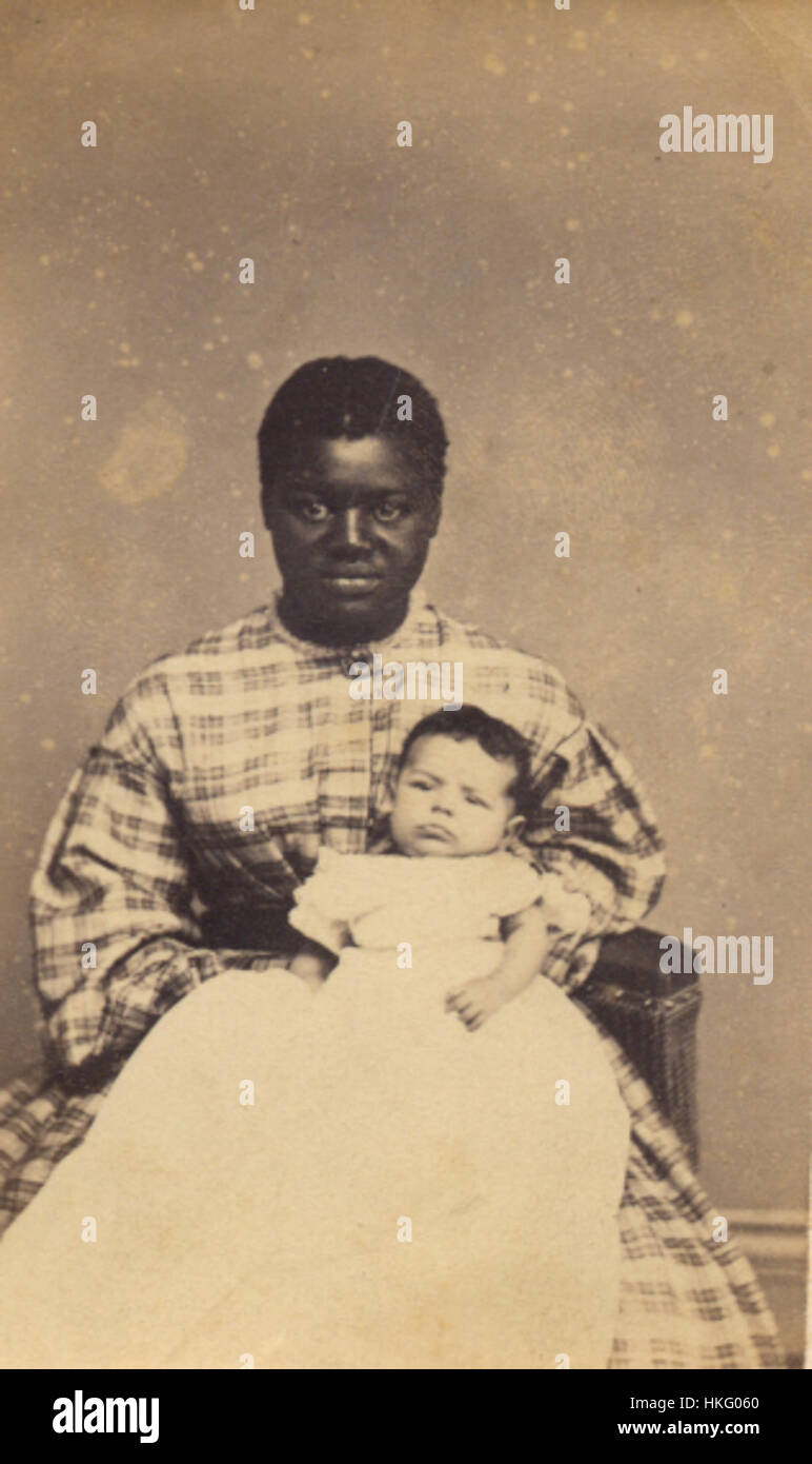 Dieses ergreifende Gemälde mit dem Titel „Tante Susan, eine Sklavenfrau, die ein weißes Baby pflegt“ hebt die komplexen Beziehungen der Sklaverei in den Vereinigten Staaten hervor. Das Kunstwerk fängt einen historischen Moment ein und zeigt die Rolle der Versklavten Frauen in einer Zeit rassischer und sozialer Ungleichheiten. Sie erinnert an die Not versklavter Individuen und ihren Beitrag zur Gesellschaft. Stockfoto