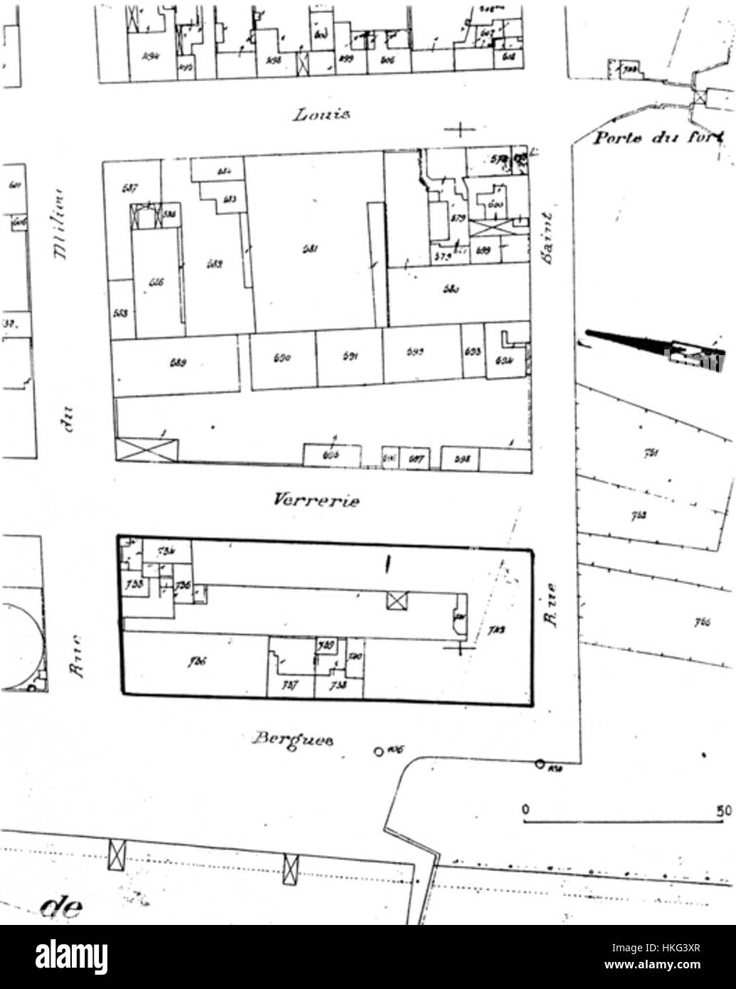 Die Katasterkarte von Dunkerque aus dem Jahr 1888 beschreibt die Glashütte der Stadt und zeigt die Anordnung der Industrien und ihren Einfluss auf die Entwicklung der Stadt. Die Karte ist ein wertvolles historisches Dokument zum Verständnis der Industrielandschaft von Dunkerque aus dem 19. Jahrhundert. Stockfoto