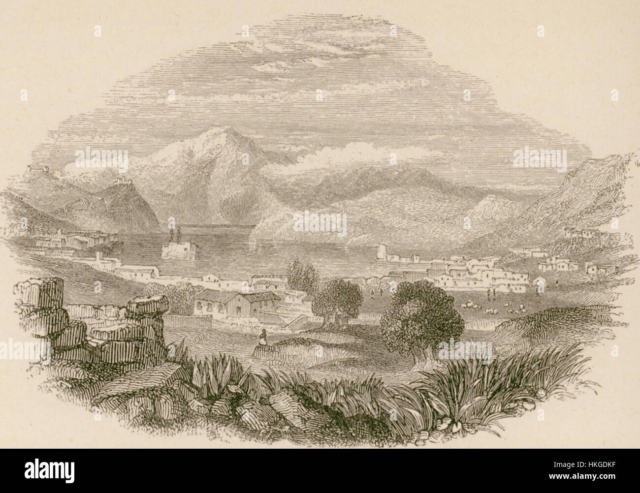 Das Gemälde *Harbour of Phorkys* von Christopher Wordsworth aus dem Jahr 1882 zeigt eine Küstenszene mit klassischem Einfluss und zeigt künstlerische Techniken des späten 19. Jahrhunderts. Stockfoto