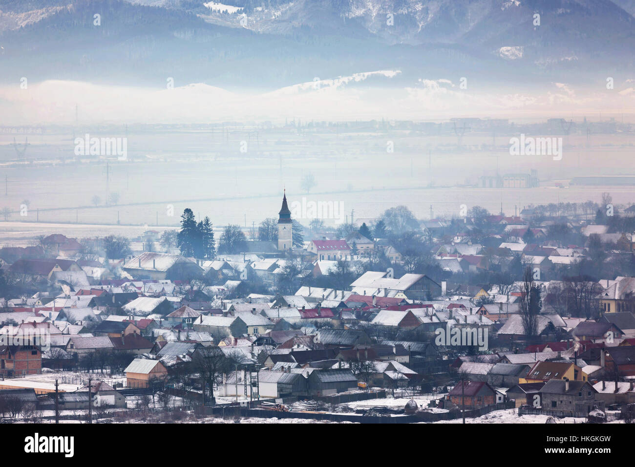 Winterlandschaft der siebenbürgischen mittelalterlichen Dorf, oben gesehenen form Stockfoto