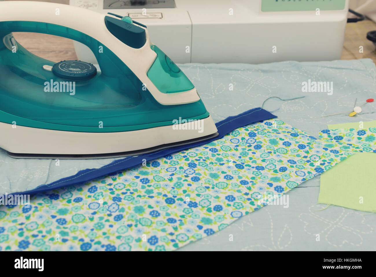 Patchwork auf der Nähmaschine gesteppt Phasen Stockfoto