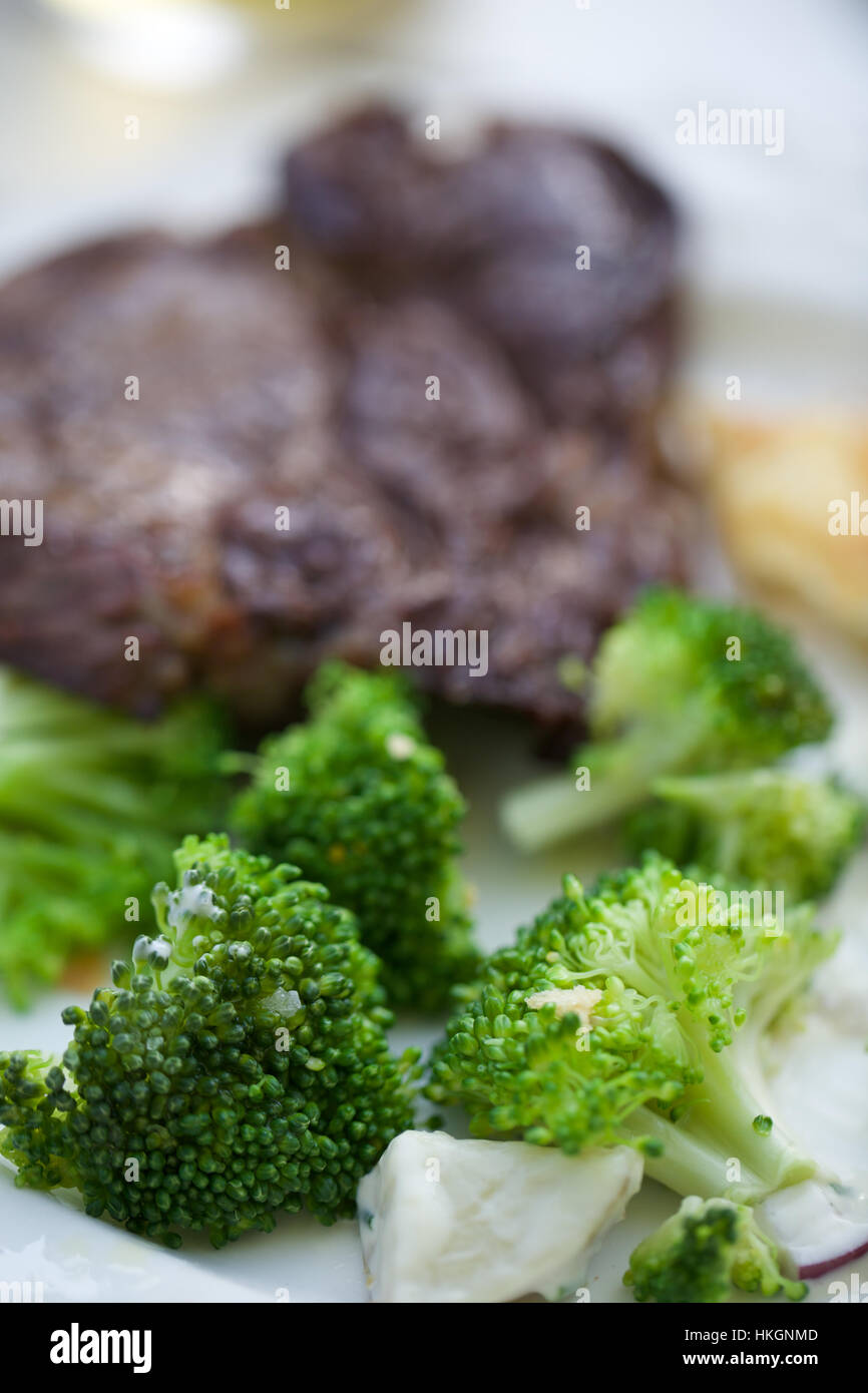 Broccoli-Salat. Rindfleisch, Gemüse, Gourmet-Essen. Stockfoto
