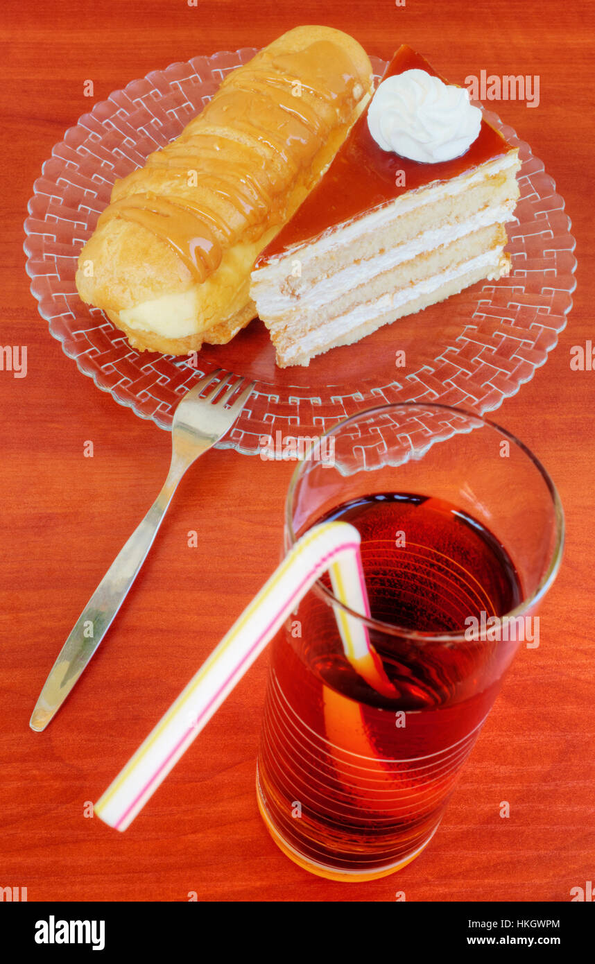 Süße Kuchen und Eclairs closeup Stockfoto