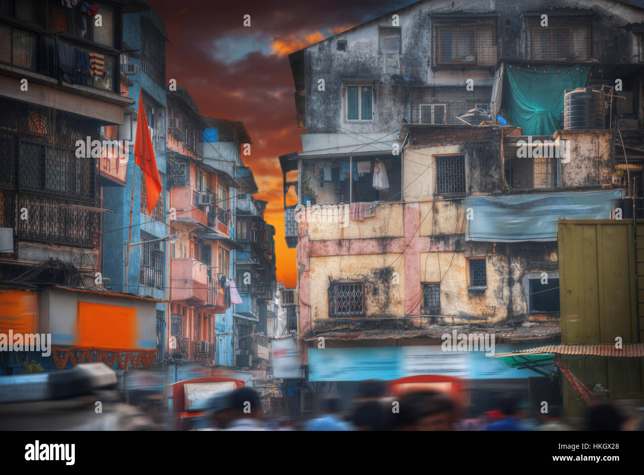 Mumbai, ehemals Bombay - eine Stadt im Westen von Indien, an der Küste des Arabischen Meeres. Maharashtra Civic Centre. Slum Stockfoto