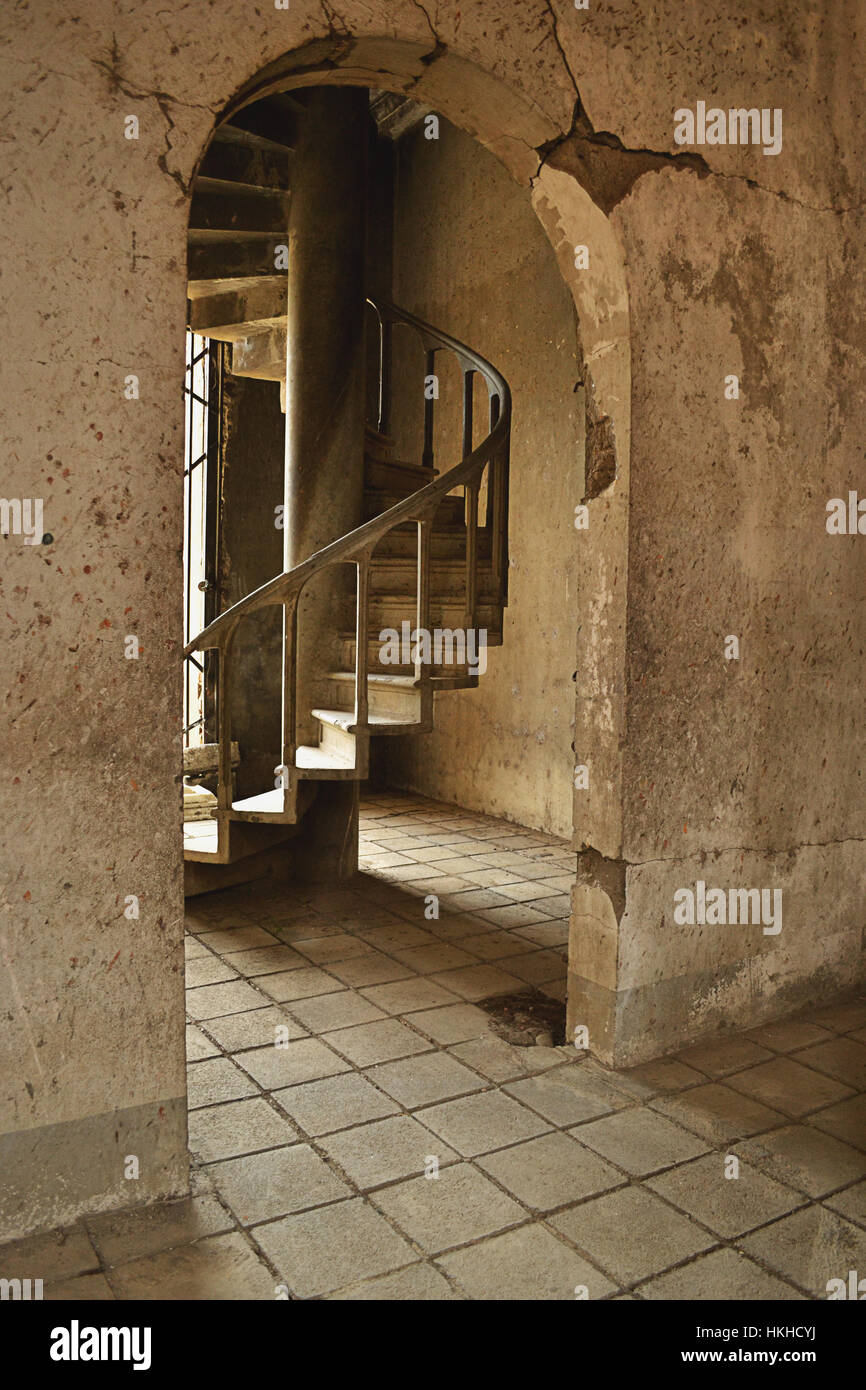 Treppe in verlassenen Kirche nach Eathquake in Nicaragua Stockfoto