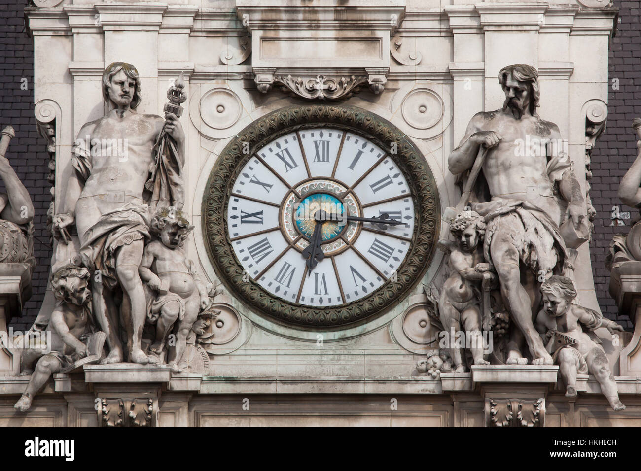 Monumentale Uhr am Hotel de Ville in Paris, Frankreich. Stockfoto