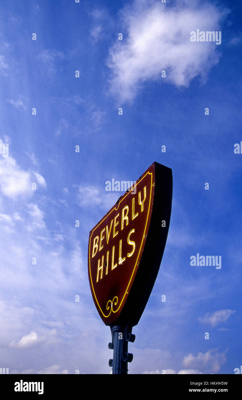 Die kultigen Beverly Hills ausgeschildert an der Stadtgrenze nach Beverly Hills in Los Angeles, Kalifornien Stockfoto