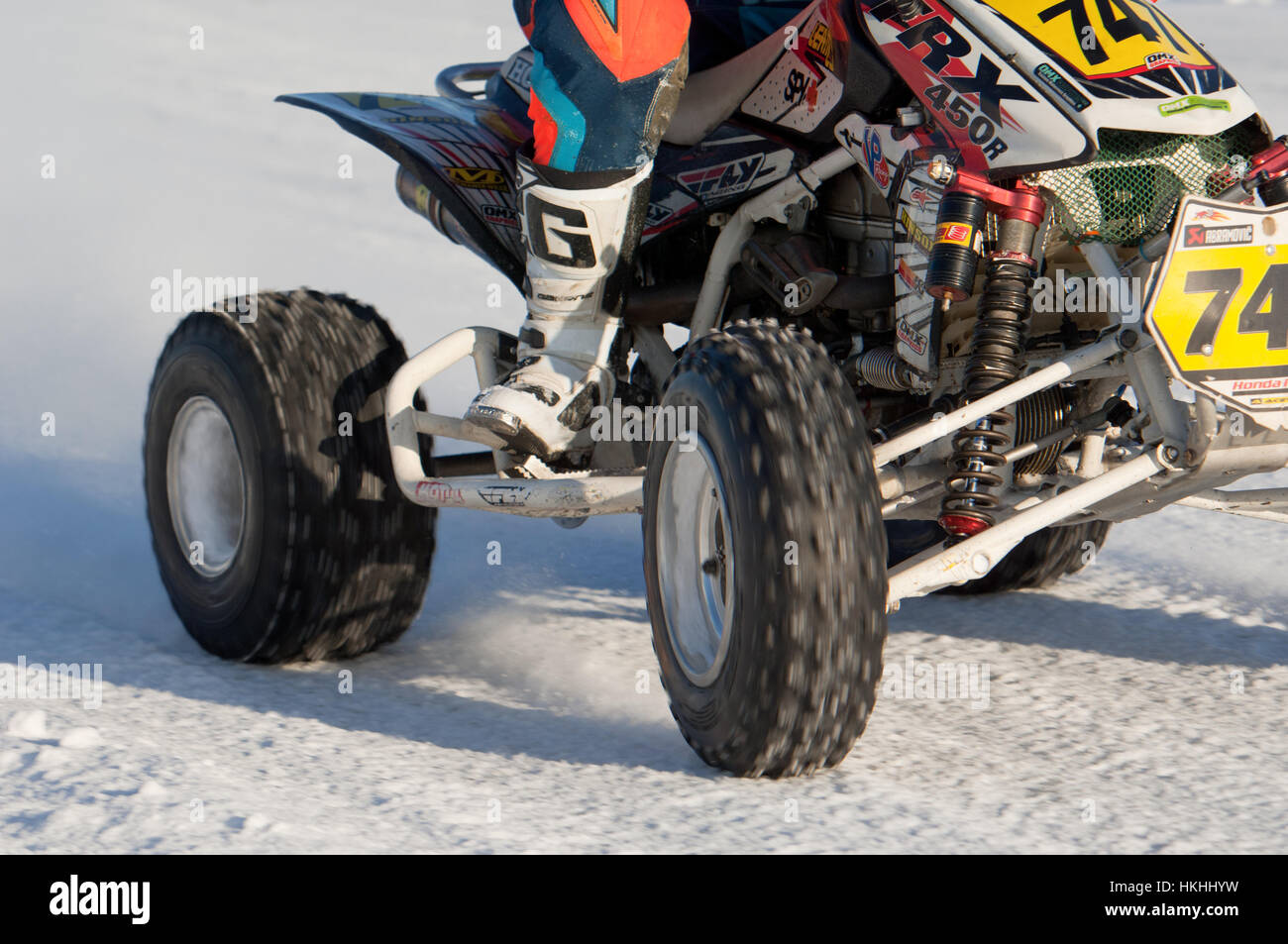 BREKHOVO, Gebiet Moskau, Russland - 21. Januar 2017: Räder des Quadcycle bei offenen Winterpokal der DOSAAF MX Speedway am 21. Januar 2017 Stockfoto
