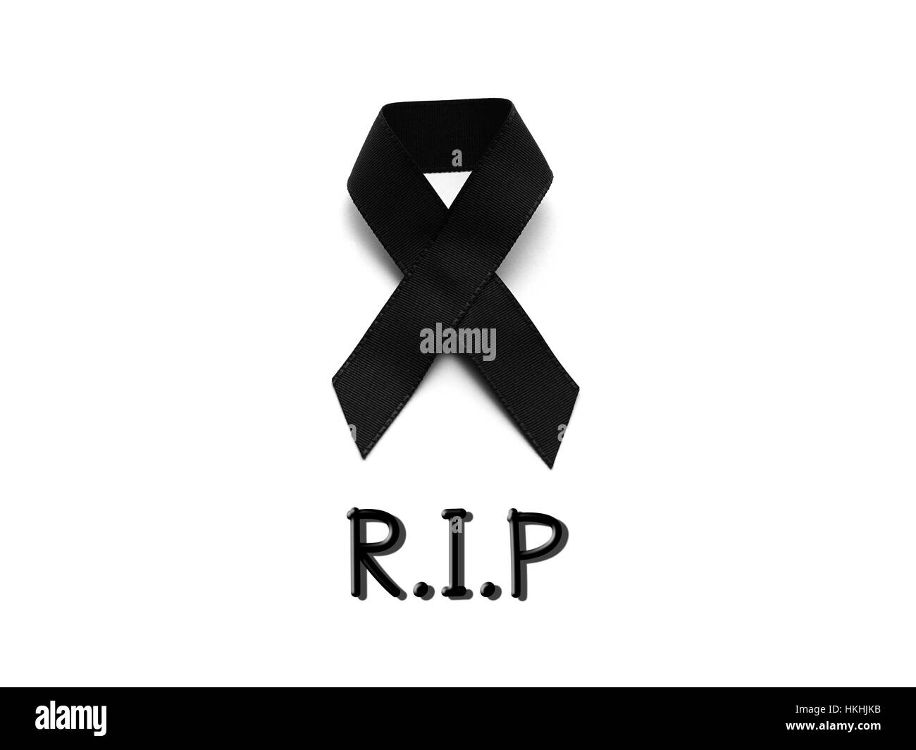 Schwarz Farbband für Trauer mit R.I.P Text auf weißem Hintergrund Stockfoto