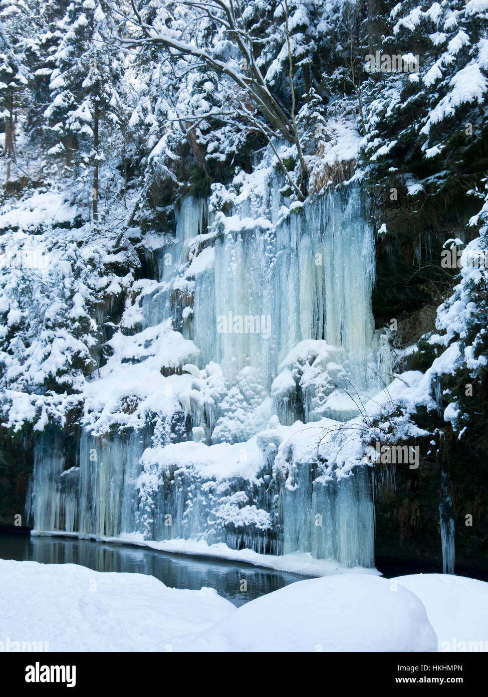 Gefrorener Wasserfall Im Polenztal Stockfoto