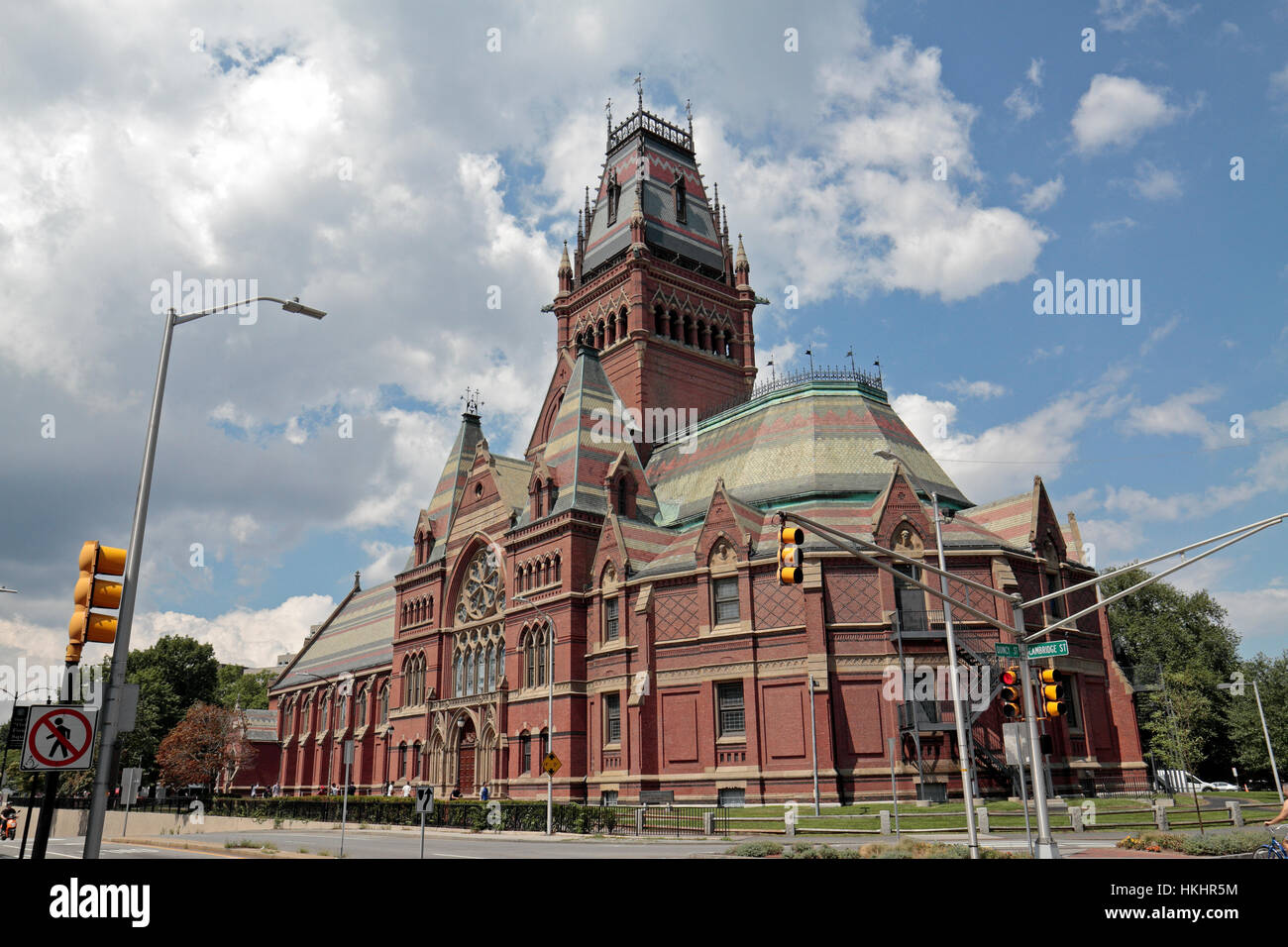 Memorial Hall und Memorial Querschiff, einer hohen viktorianischen gotischen Gebäude und Teil der Harvard University, Boston, Cambridge, MA, Vereinigte Staaten. Stockfoto