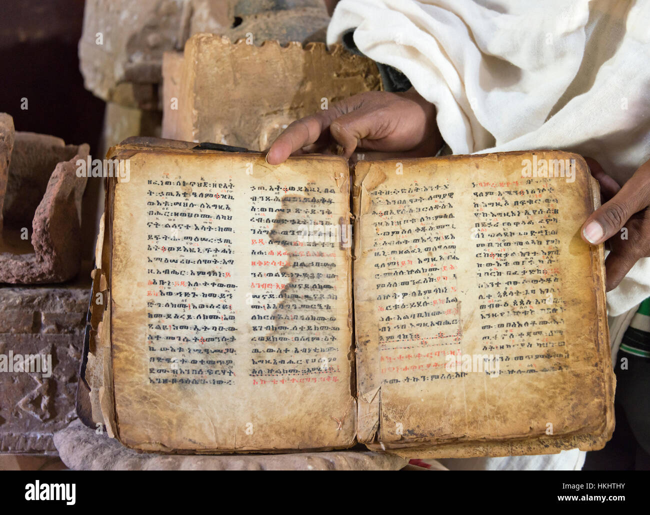 Altes Buch der Bibel in den großen Tempel von Yeha, Äthiopien Stockfoto