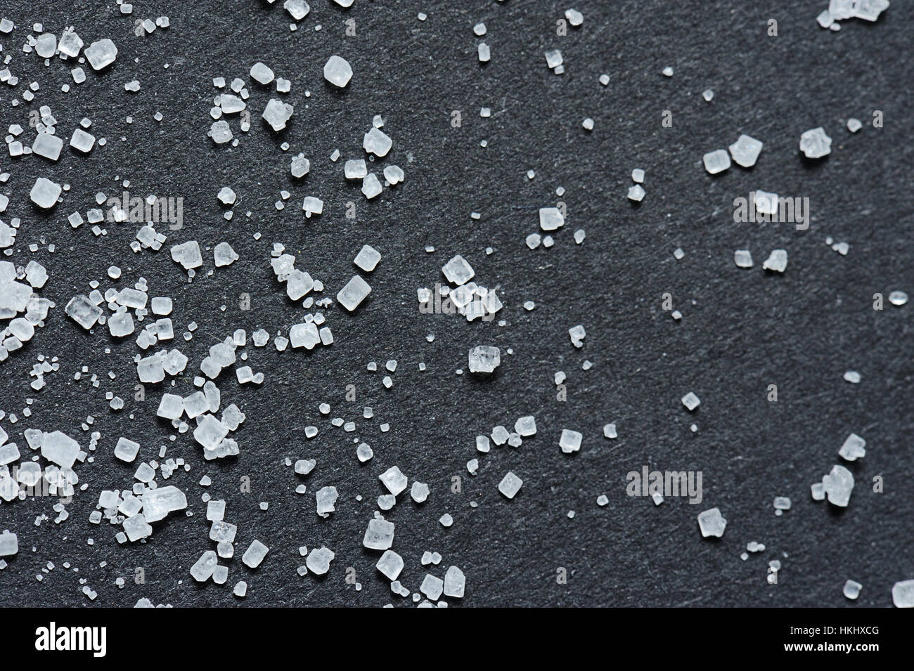 Zuckerkristalle auf schwarzem Hintergrund-Makro Stockfoto