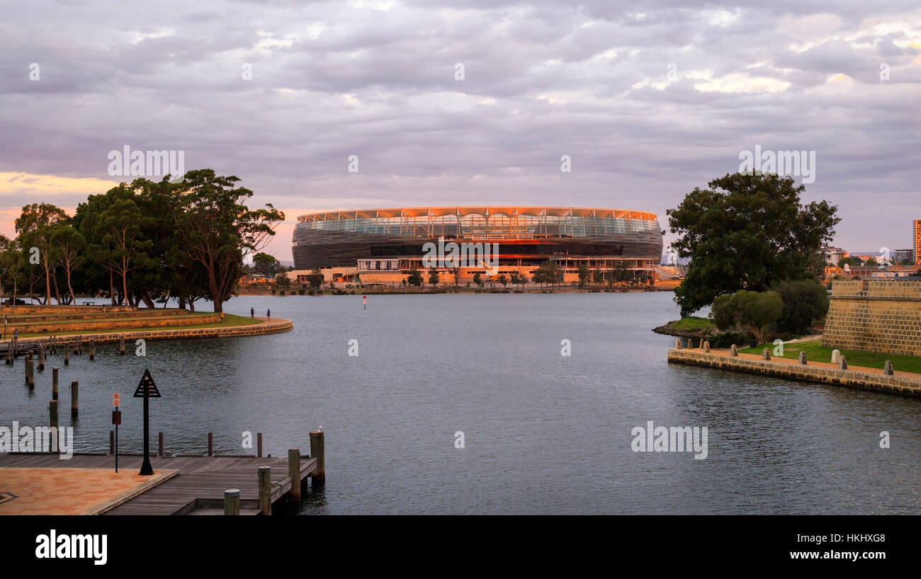 Die neue Optus Stadion gesehen von Claisebrook Cove Stockfoto