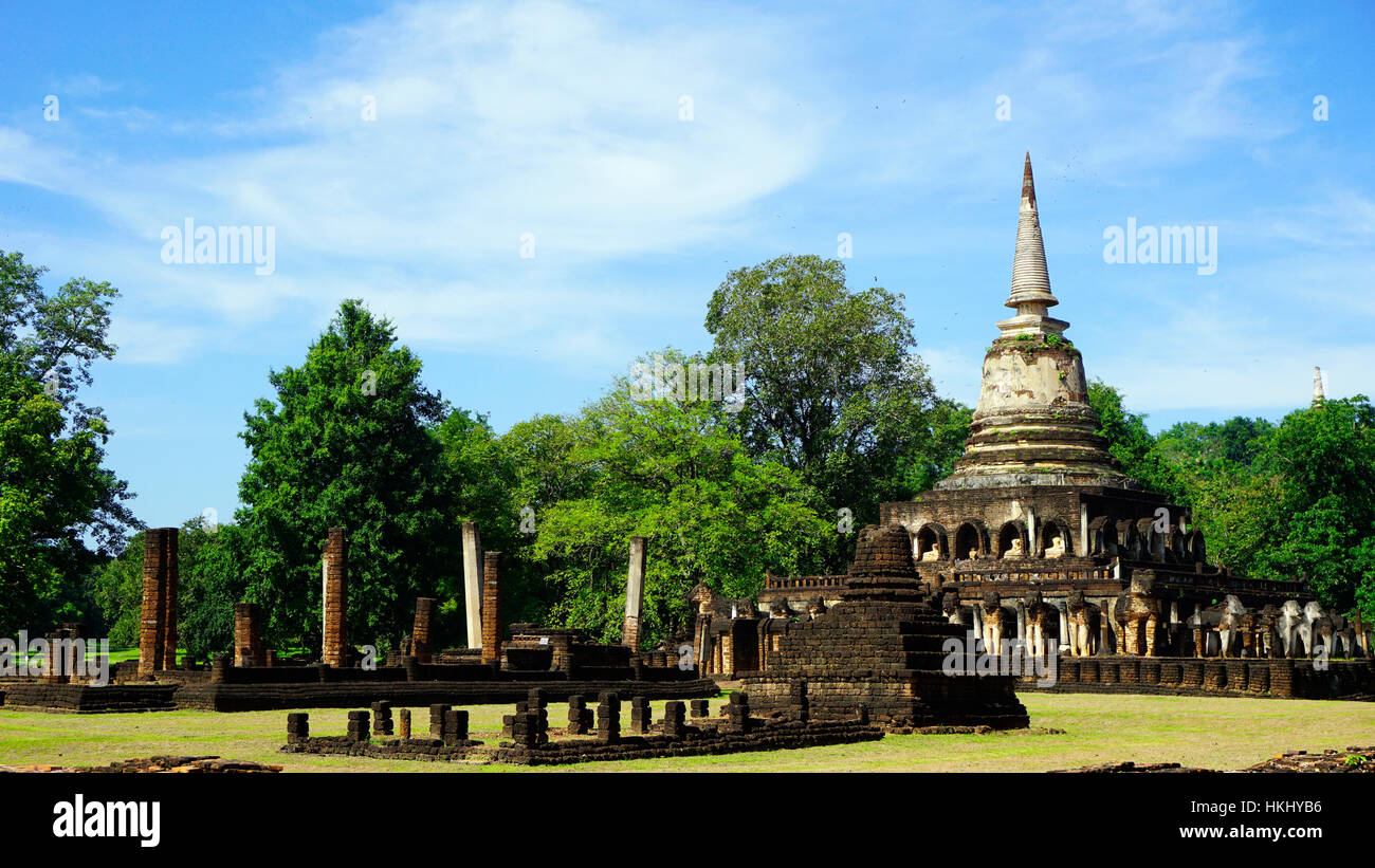 Historical Park Wat Chang Lom Tempel Landschaft in Sukhothai Welterbe Stockfoto