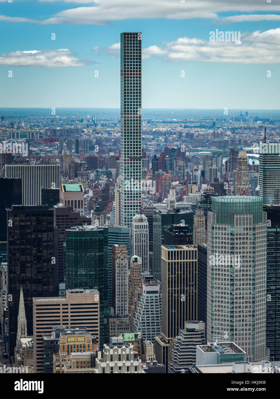 Stadtbild von New York City mit Wolkenkratzer in Manhattan und 432 Park Avenue, ein Wohn-Hochhaus Stockfoto