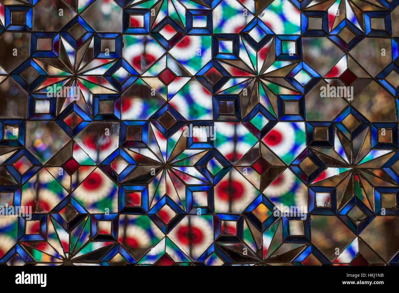 Spiegelarbeit im Inneren des Mausoleum von Shah-e-Chergah-Schrein; Shiraz, Provinz Fars, Iran Stockfoto