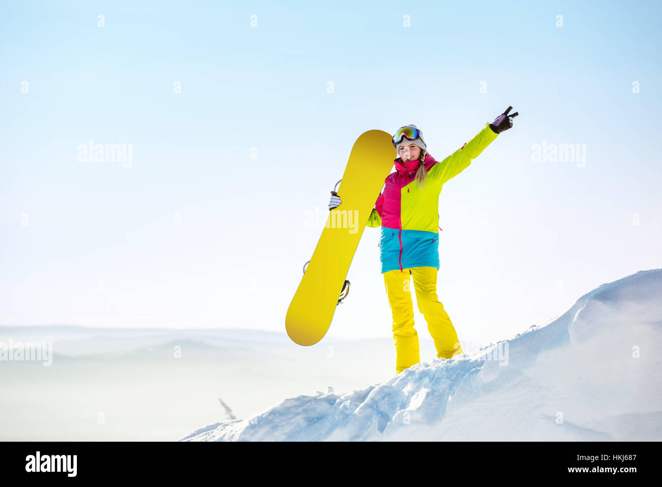 Glückliches Mädchen Snowboarder Exemplar Top mountain Stockfoto