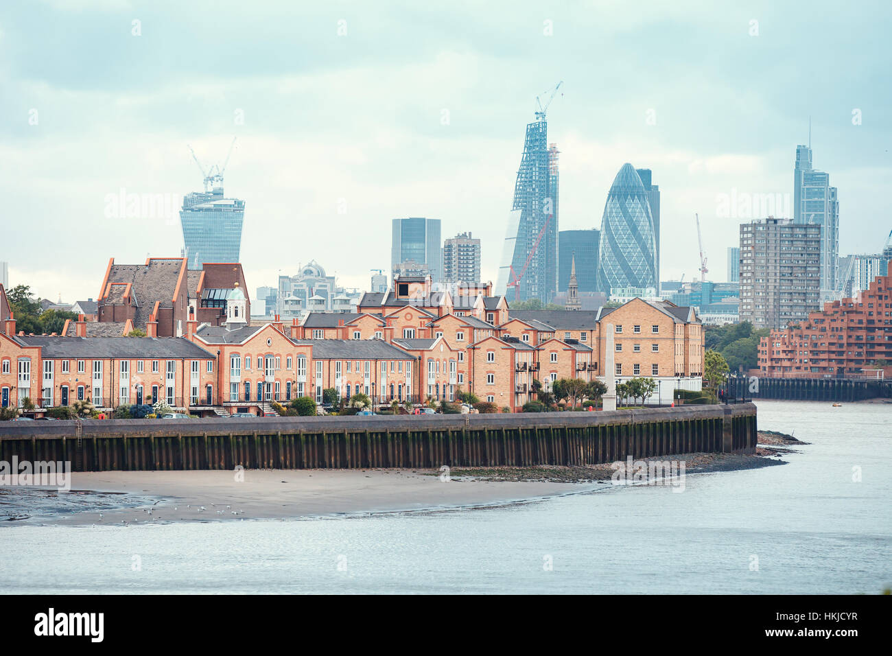 Blick auf London Docklands mit der Themse, Innenstadt, Gurke und dem Stadtzentrum Stockfoto