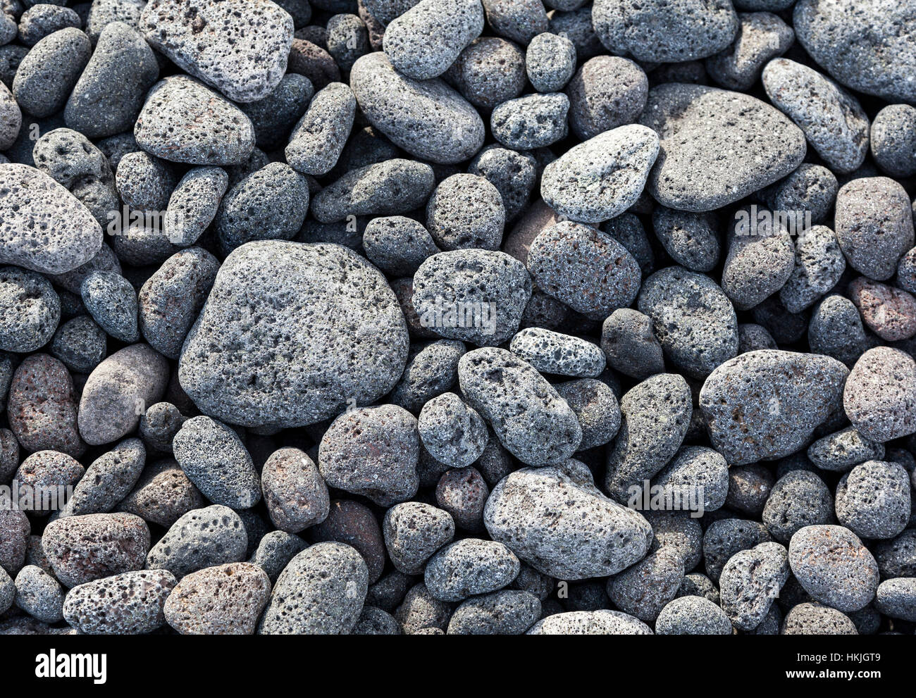 Nahaufnahme von großen Stücken von vulkanischer Tephra am Fuße des Stromboli Stockfoto
