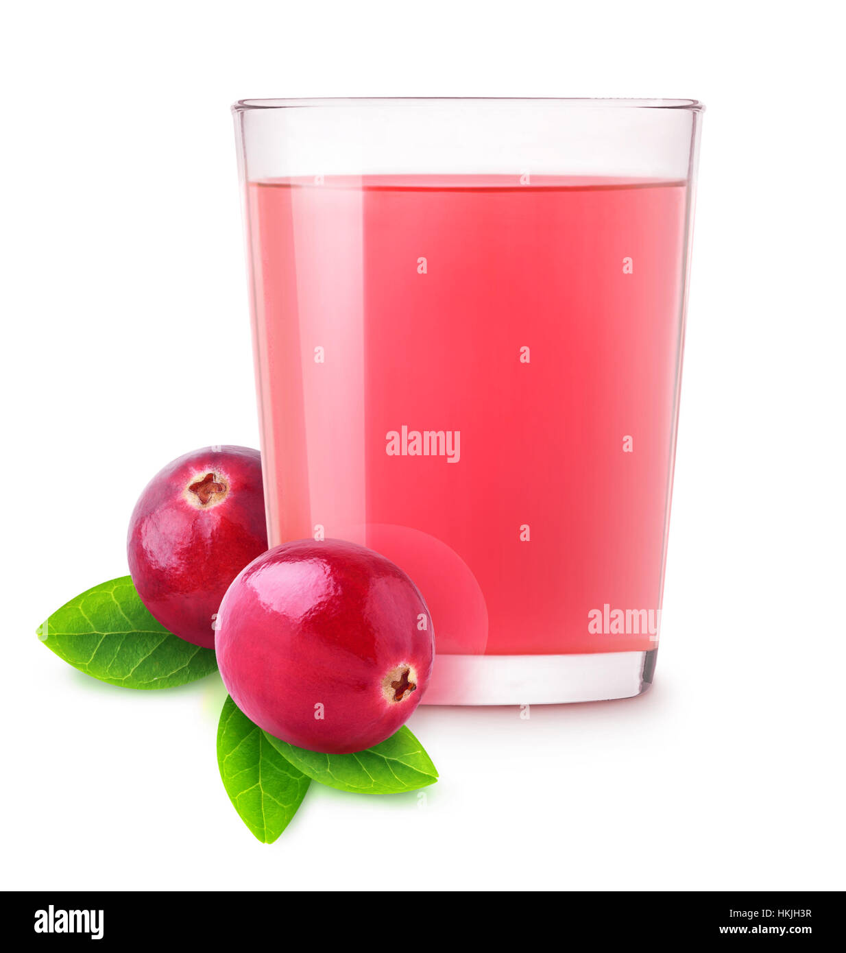 Isolierte Cranberry Wasser. Vitamin Cranberry Glas trinken isolierten auf weißen Hintergrund mit Beschneidungspfad Stockfoto