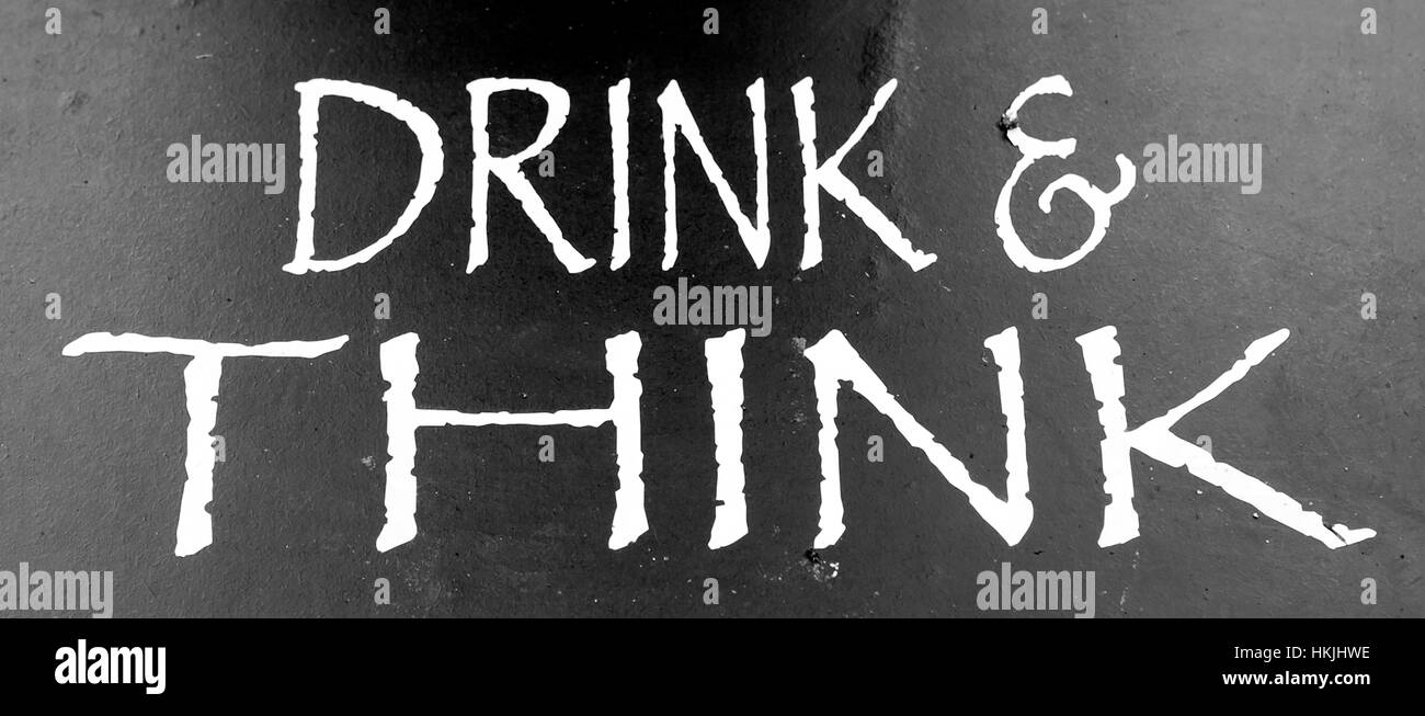 "Drink & Think" Banner außerhalb Gastwirtschaft in Nantwich Stockfoto