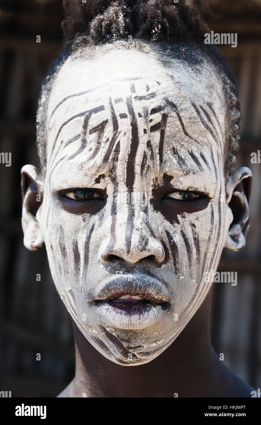 Kara Stamm Menschen mit bemaltem Gesicht, Süd-Omo, Äthiopien Stockfoto