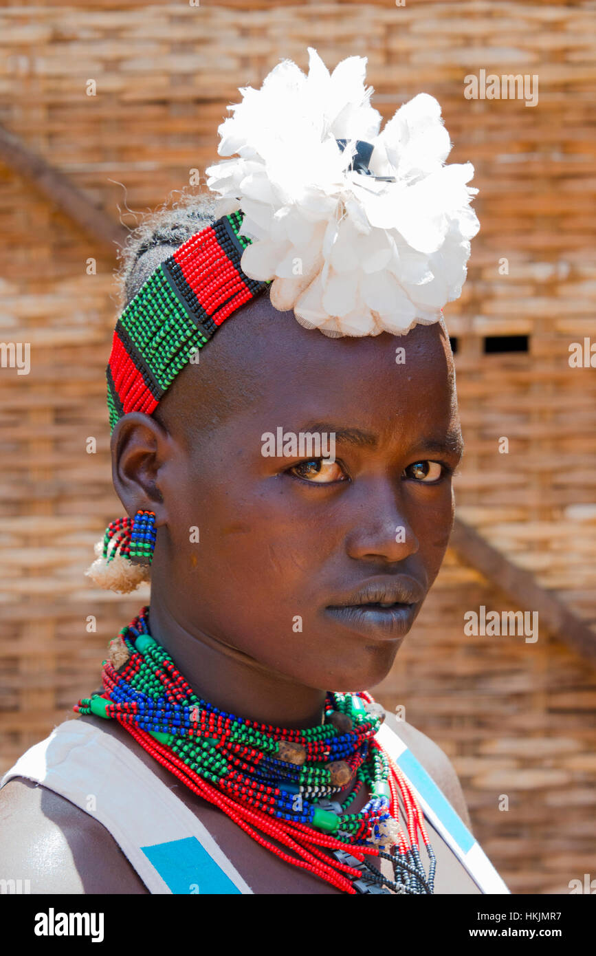 Hamar Stamm Mädchen in traditioneller Kleidung, South Omo, Äthiopien Stockfoto