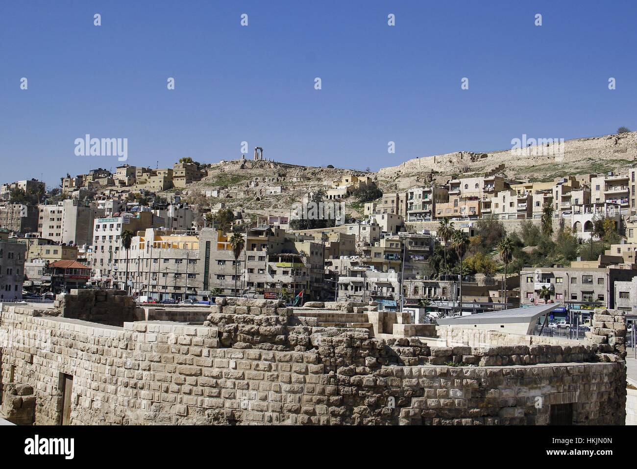 Amman, Jordanien - 8. Februar 2014 die Hauptstadt Jordaniens, Blick auf einen Teil der städtischen Entwicklung im Zentrum Stadt. Stockfoto