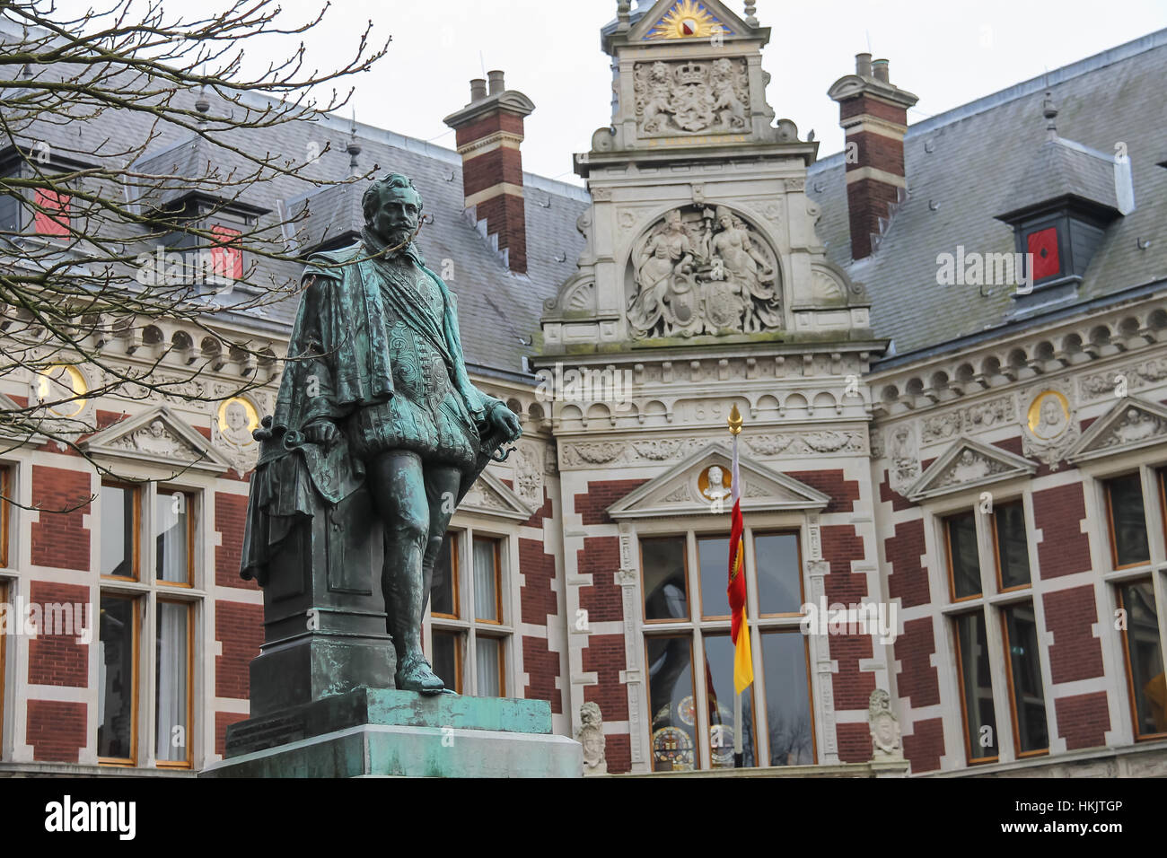 University Hall der Universität Utrecht und Statue von Graf (Graaf) Jan van Nassau in Utrecht, Niederlande Stockfoto