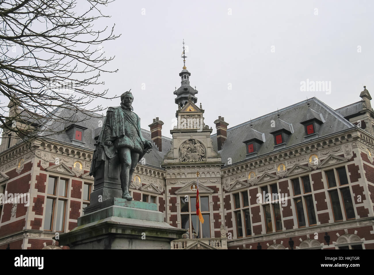 University Hall der Universität Utrecht und Statue von Graf (Graaf) Jan van Nassau in Utrecht, Niederlande Stockfoto