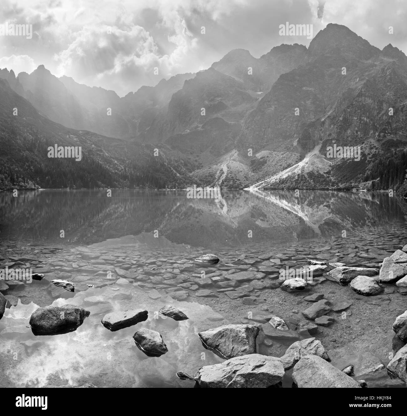 Hohe Tatra - der See Morskie Oko und Rysy, Mengusovske und anderen Gipfeln. Stockfoto