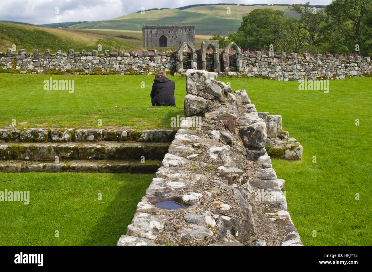 Hermatige Burg mittelalterliche bleibt Kirchenmauern Scotland UK Stockfoto