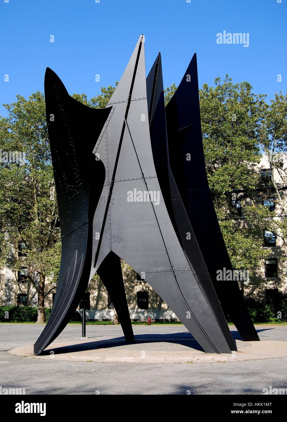 Cambridge, Massachusetts - 4. September 2009: Alexander Calder-Skulptur auf dem Campus des Massachusetts Institute of Technology Stockfoto