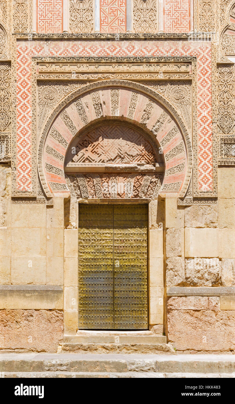 CORDOBA, Spanien - 26. Mai 2015: Die Mudéjar Portal der Kathedrale. Stockfoto