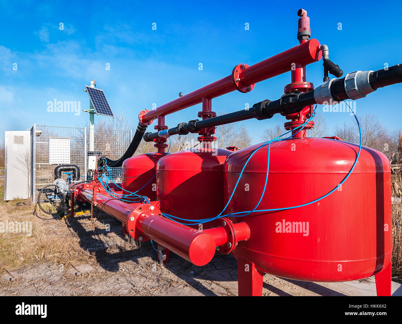 System Pumpen von Wasser für die Landwirtschaft, mit der Steuerung angetrieben durch Sonnenenergie Stockfoto