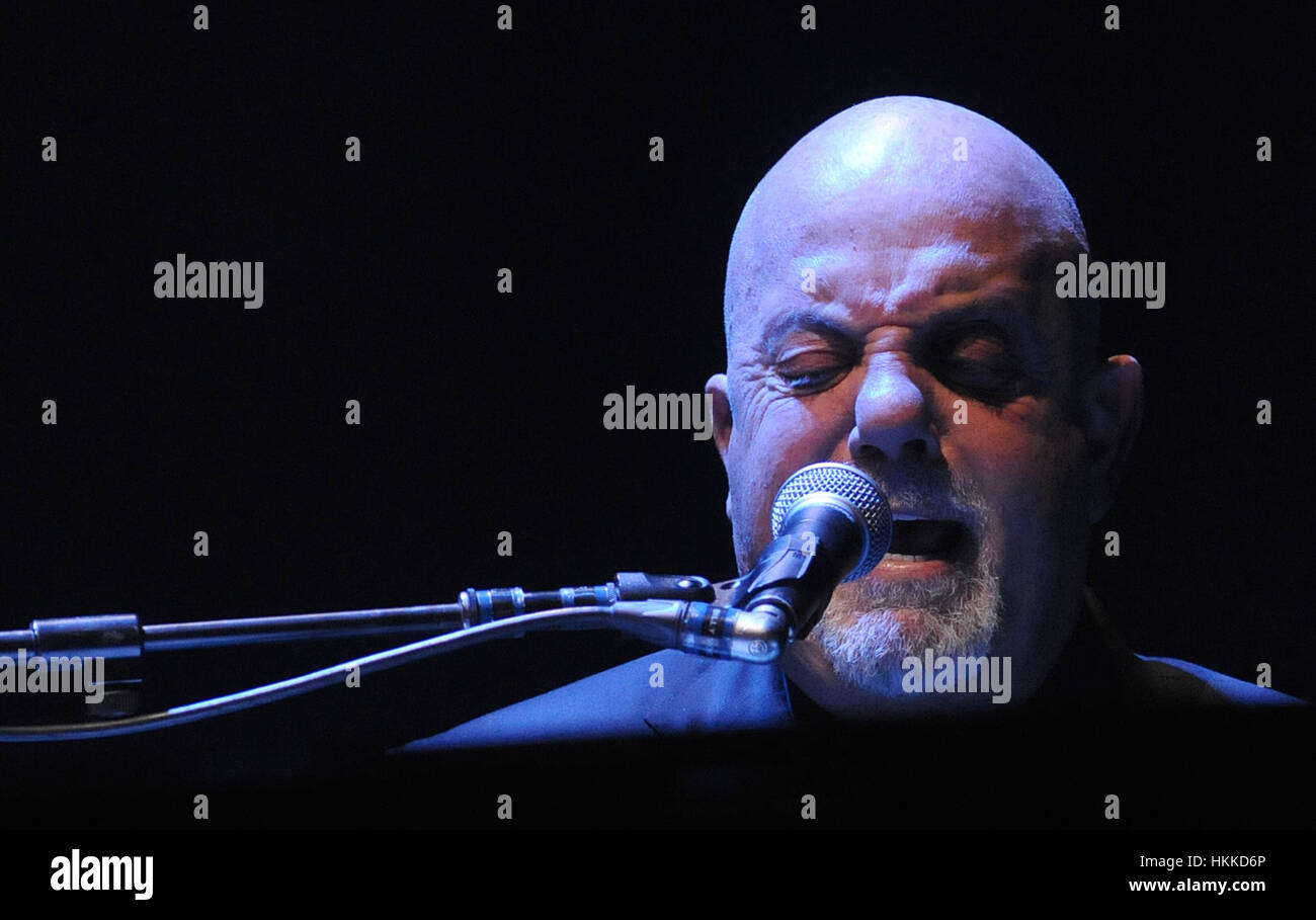 Florida, USA. 27. Januar 2017. Billy Joel führt vor einem ausverkauften im Amway Center in Orlando, Florida. Bildnachweis: Paul Hennessy/Alamy Live-Nachrichten Stockfoto