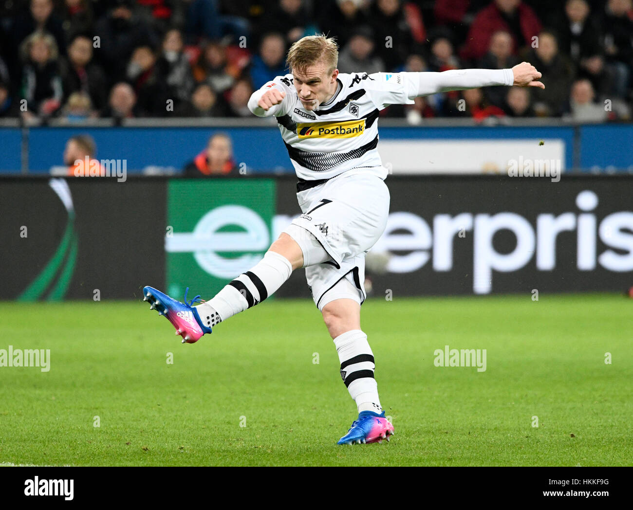 BayArena Leverkusen, Deutschland. 28. Januar 2017. Deutsche Fußball-Liga, 1. Bundesliga Saison 2016/17 Spieltag 18, Bayer 04 Leverkusen Vs Borussia Mšnchengladbach (Mönchengladbach, Gladbach)---Oscar Wendt (Gladbach) Credit: Kolvenbach/Alamy Live-Nachrichten Stockfoto