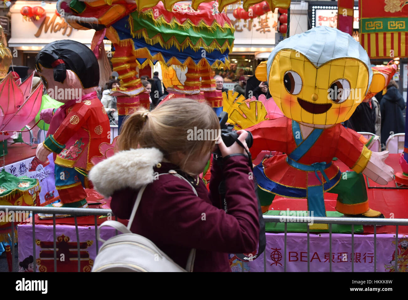 Shaftsbury Avenue, London, UK. 29. Januar 2017. Schwimmt auf der Shaftesbury Avenue für das Jahr des Hahnes. Bildnachweis: Matthew Chattle/Alamy Live-Nachrichten Stockfoto