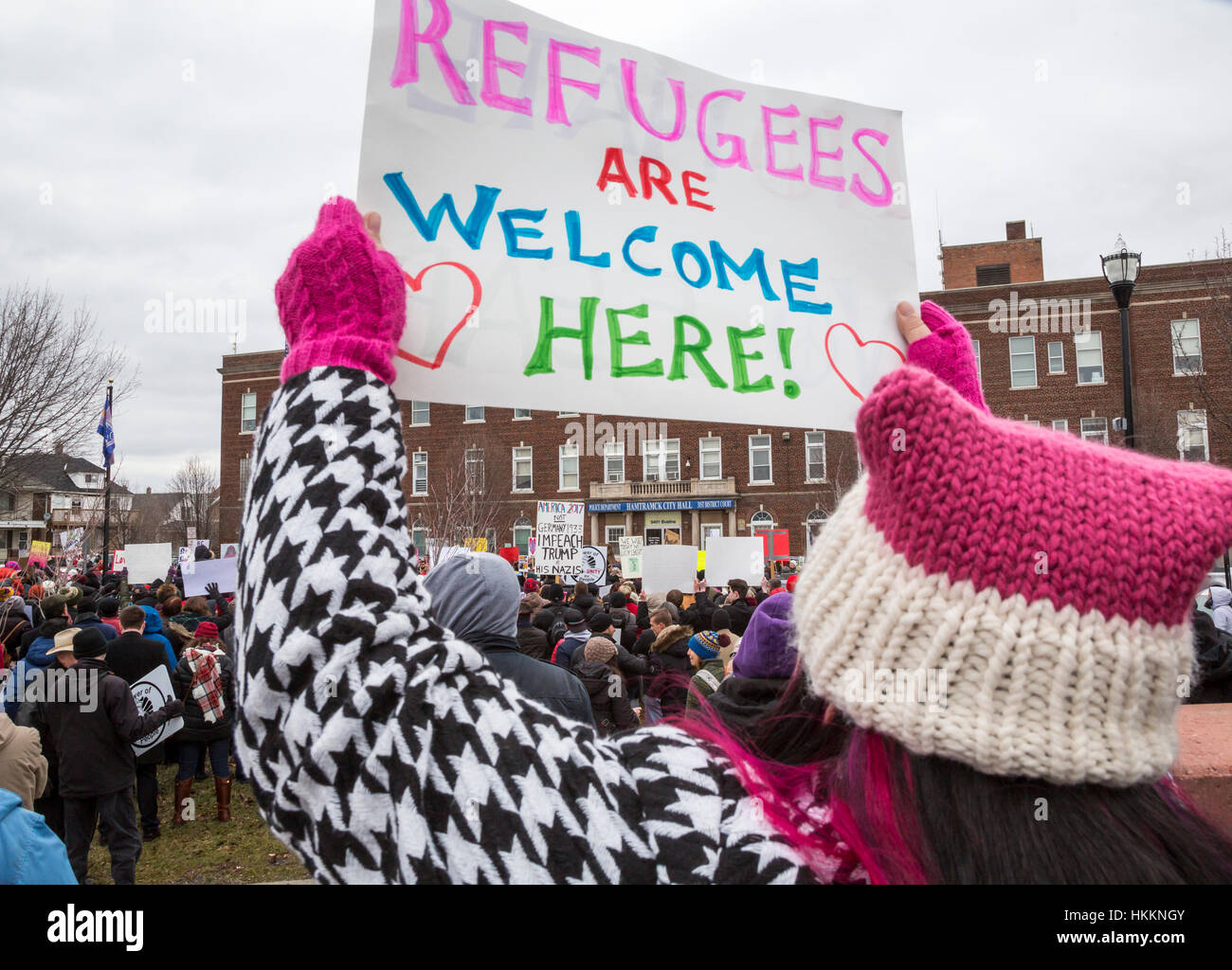 Hamtramck, USA. 29. Januar 2017. Hunderte versammelten sich in Hamtramck City Hall gegen Präsident Trump Verbot der Einwanderung aus sieben muslimischen Nationen. Hamtramck ist eine Stadt der Einwanderer, eine große, die Anzahl von denen aus dem Jemen sind. Die Stadt richtet sich nach einem mehrheitlich muslimischen Stadtrat und ist eine Stadt des Heiligtums. Bildnachweis: Jim West/Alamy Live-Nachrichten Stockfoto