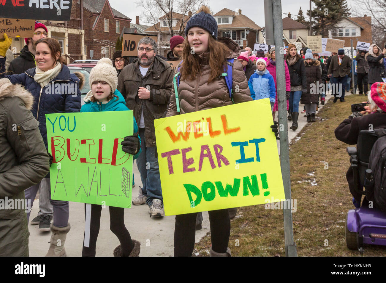 Hamtramck, USA. 29. Januar 2017. Hunderte versammelten sich in Hamtramck City Hall gegen Präsident Trump Verbot der Einwanderung aus sieben muslimischen Nationen. Hamtramck ist eine Stadt der Einwanderer, eine große, die Anzahl von denen aus dem Jemen sind. Die Stadt richtet sich nach einem mehrheitlich muslimischen Stadtrat und ist eine Stadt des Heiligtums. Bildnachweis: Jim West/Alamy Live-Nachrichten Stockfoto