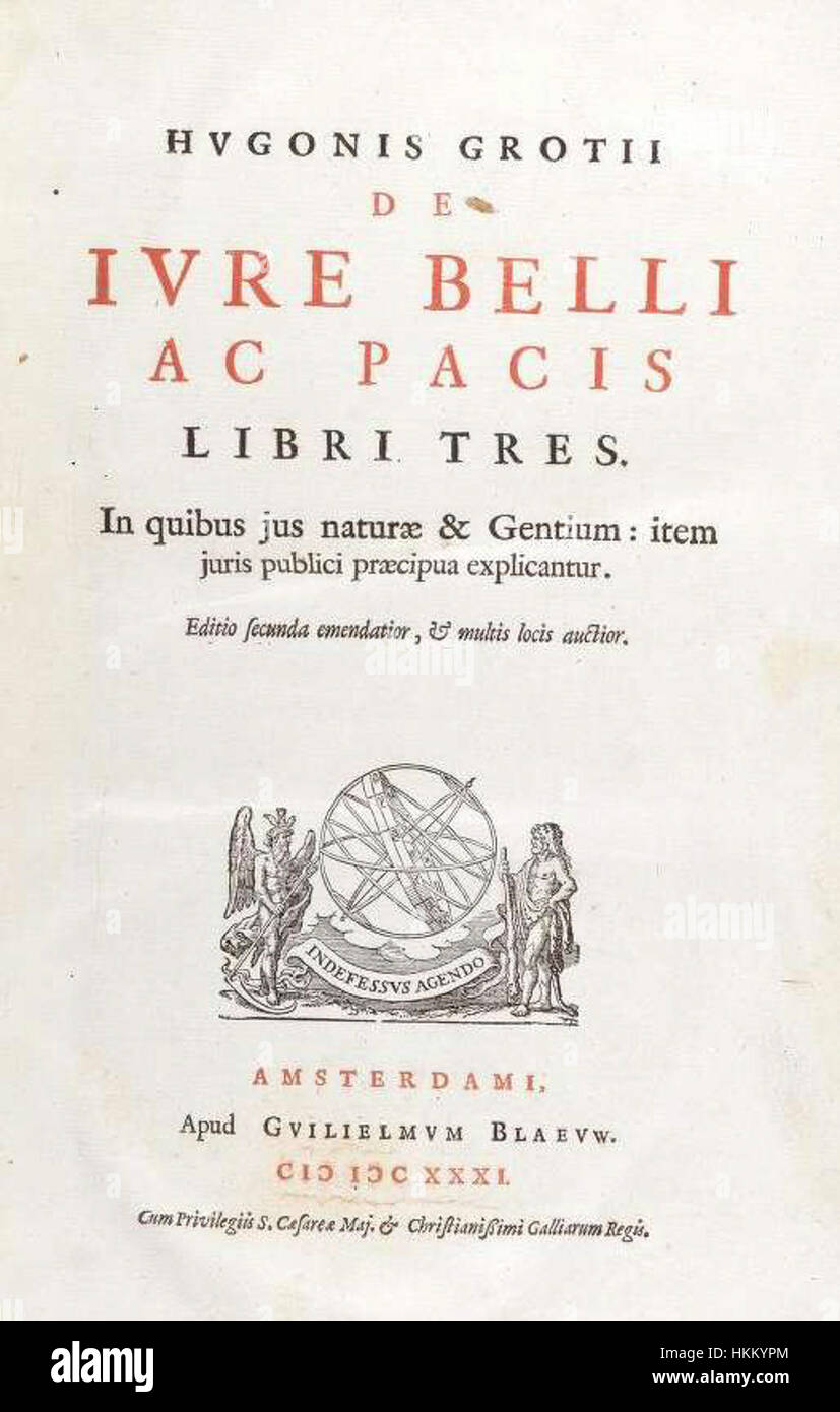 Dieser Gravur von Hugo Grotius aus dem Jahr 1631 mit dem Titel „de jure Belli ac Pacis“ (über das Gesetz des Krieges und des Friedens) stellt einen Meilenstein im Völkerrecht dar. Grotius' Arbeit ist eine Grundlage für die Entwicklung moderner Rechtssysteme, insbesondere in Fragen des Völkerrechts und der Kriegsethik. Stockfoto